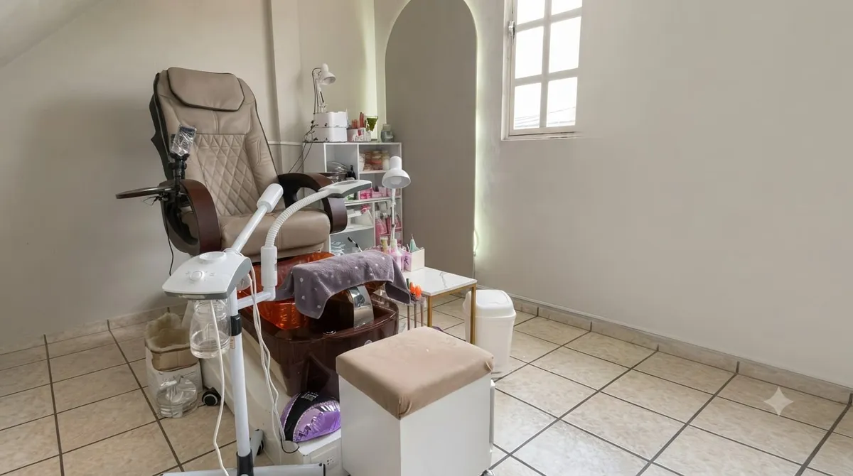 Instalaciones del salón Ari’s Nails & Lashes (1)