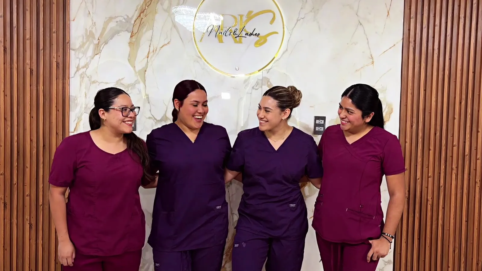 El equipo de Ari’s Nails & Lashes